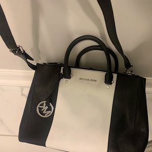 Michael Kors black and white hand bag